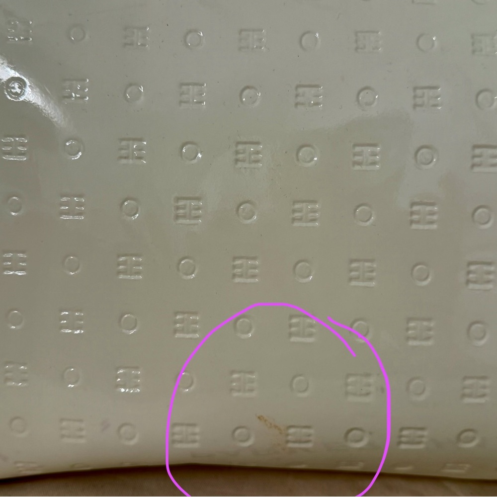 Cream Arcadia. Carried for 1 week. Has cross body strap. - Picture 14 of 16
